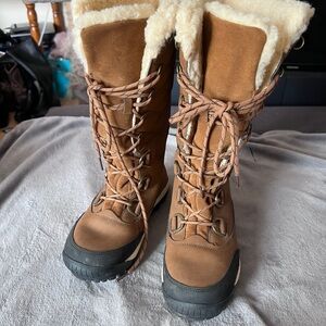 BearPaw Tan Winter Boots Waterproof Rubber Sole